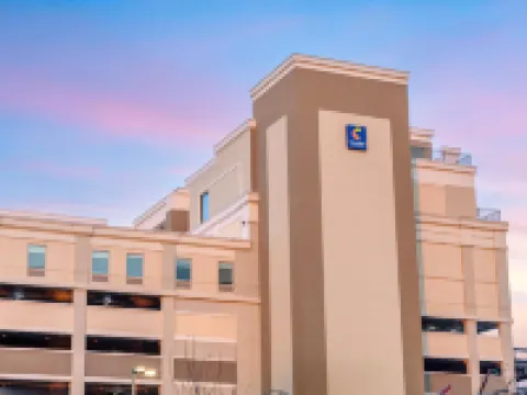 Comfort Inn & Suites Newark Liberty International Airport Hotels in Newark
