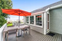 Chic Manistee Cottage Steps to Lake Michigan! - 3-Star