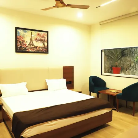 Hotel Devki Inn