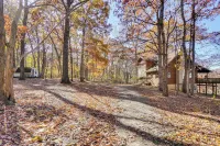On-site Trails, Pond! Rustic Harpers Ferry Cabin - 3-Star