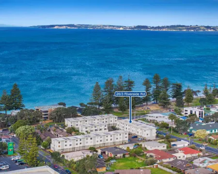 Right Opposite the Beach! Hotels in Orewa