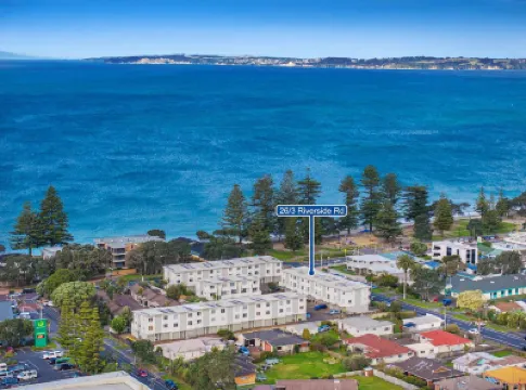 Right Opposite the Beach! Hotels near Orewa Beach