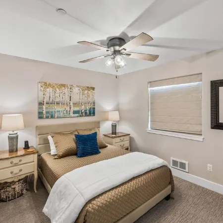 Relax in Spacious Comfort; Walk to Main St. and Trails. 30 Min to Crested Butte