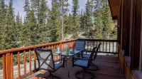 Mountain Base Camp, 2 Bedroom, Wood Stove Amazing Views, Middle of Everything