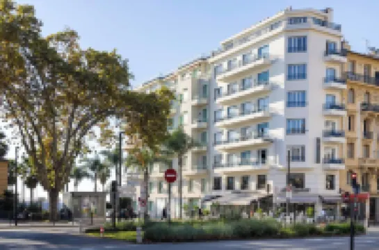 Yelo Promenade Hotel Magnan, Sonder