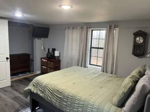 Tyler Bend and Gilbert area 2-bedroom cabin