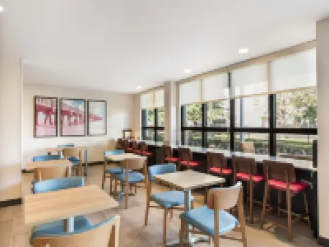 Home2 Suites by Hilton Pensacola I-10 at North Davis Hwy Hotels in Ferry Pass
