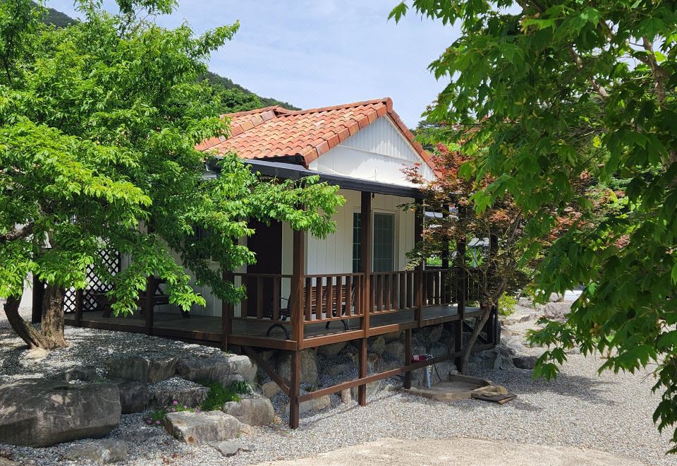 산청 해피하우스펜션