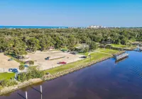 Stunning 4BR Home Fenced Yard Heated Pool - 4-Star