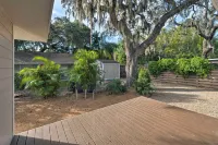 Bright Sarasota Bungalow - 5 Mi to Siesta Beach! - spa