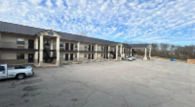 HiWay Inn Express Kiowa Hwy 69 โรงแรมใน