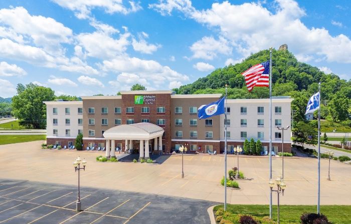 Holiday Inn Express & Suites Winona by IHG