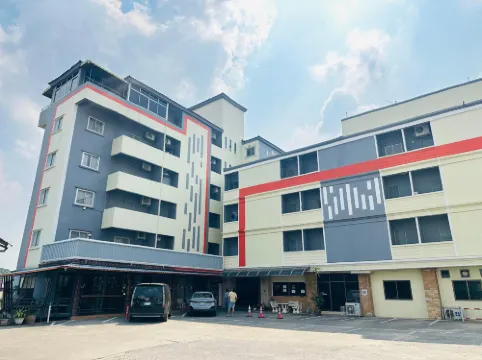 Pakchong Town Hotel