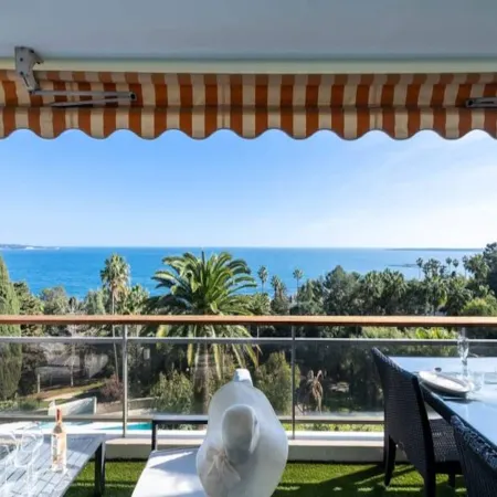 Apartment in Golfe-Juan with Sea Views
