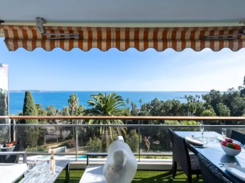 Apartment in Golfe-Juan with Sea Views