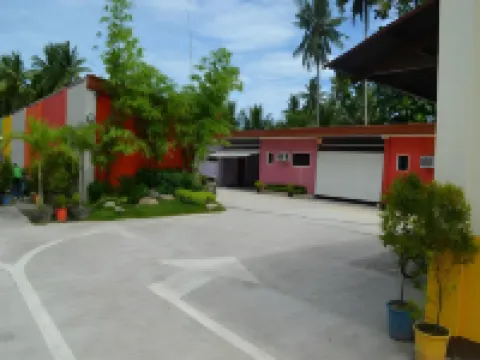 Rainbow Romanz Garden Inn