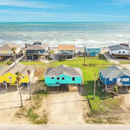 Walk to Ocean Coastal Surfside Beach Bungalow!