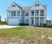 Beautiful two-story single family beach home with a private pool and ocean views - สระว่ายน้ำส่วนตัว