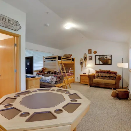 10 Mi to Keystone Slopes: Mtn-View Condo!