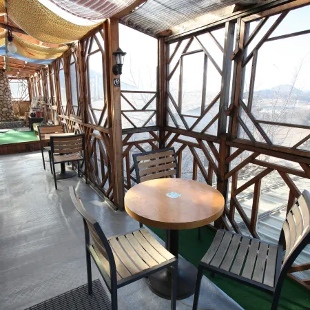 Pyeongchang 43rd Street Guesthouse Отели рядом с достопримечательностью «Ранчо Самян»