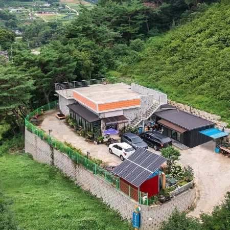 Inje Wildflower Pension Отели рядом с достопримечательностью «Собор Индже»