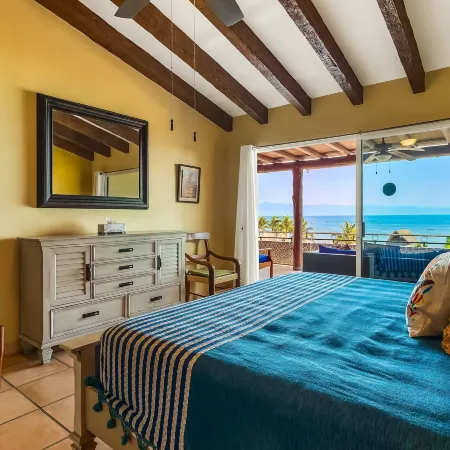 Oceanfront Condo With Pool, Balcony, Amazing Views, Washer/dryer, & Partial AC Отели в г. Пунта де Мита