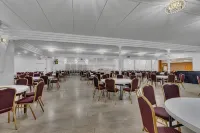 The Hudson Inn Hotel a 