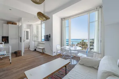Air-conditioned Seafront Apartment - Nice Hotels in Fabron