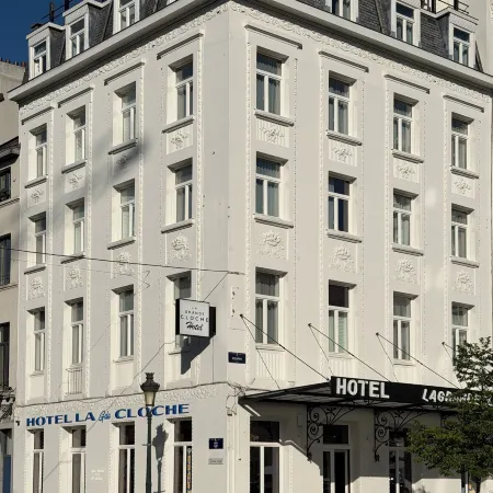 Hotel la Grande Cloche Отели рядом с достопримечательностью «Станция метро Lemonnier»