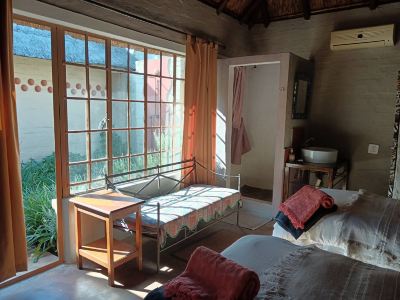 Made of Africa, 18 km from OR Tambo, Pax 8