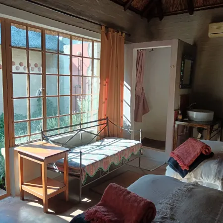 Made of Africa, 18 km from OR Tambo, Pax 8