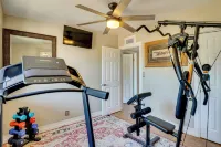 Outdoor Sanctuary + Gym! Retreat 4 Mi to Reid Park - Homestays