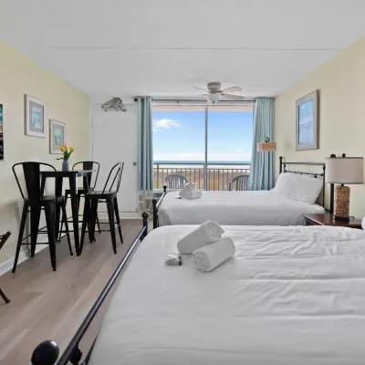 Nassau Inn Hotels near Splash Zone Water Park