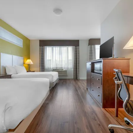 Econo Lodge Inn & Suites