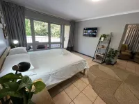 Luxury Stay in Pretoria! Fast Wi-Fi and Free Parking Hotels near Waltloo Train Station
