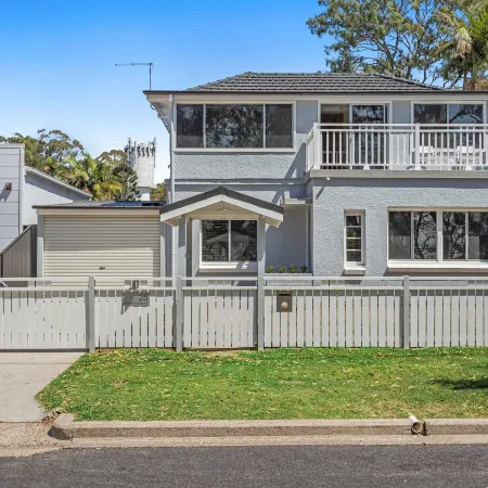 Metawisebnb Waterfront 3BR Coastal Escape