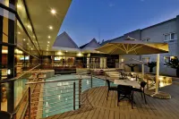 City Lodge Hotel Johannesburg Airport, Barbara Road - Pools
