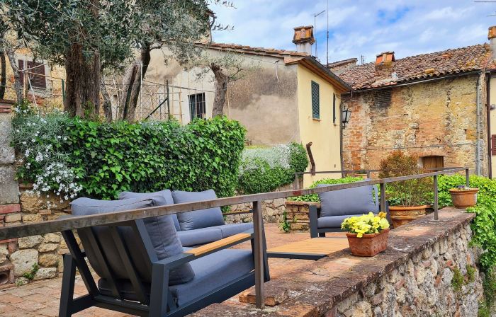 La Terrazza, Historic Tuscan Stone Residence with Garden and Terrace in Cetona