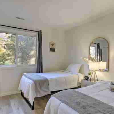 Hike, Ski & Golf: Mtn-View Codo in Vernon Township Rooms