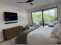 New Build Downtown Views Pool Spa Walkable - Bungalow