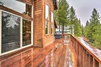 Bikes, Grill & Views: Luxe Truckee Cabin! - balcón