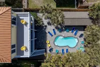 Southern Comfort : Private Pool, Hot Tub, Ocean Views, Elevator, & Walk to Town - Pools