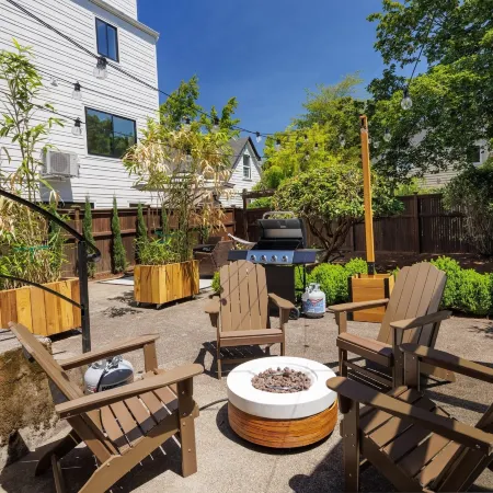 Bella Azul - Charming Home Minutes From Campus 3 Bedroom Home