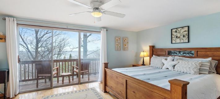Cottage on Tunnel of Trees - Beach Access, Lake Views, Surrounded by Woods Hotels in Emmet County