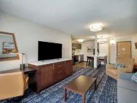 Gray Wolf Inn & Suites - Spa