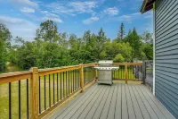 Mountain-view Maine Cabin: Ski, Hike & Bike! - parking