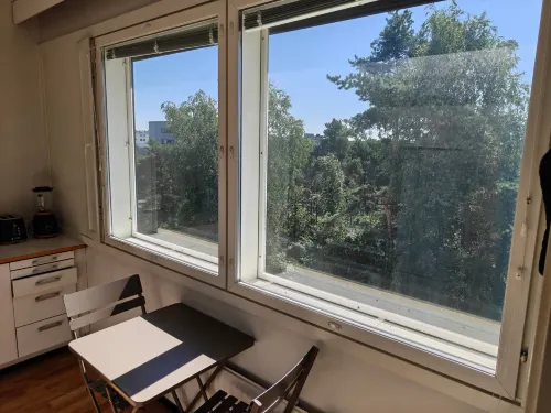 Sunny 4th-Floor Park-View Studio Escape - 2 ดาว