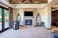 Golf Views on the Ridge by RedAwning - parking
