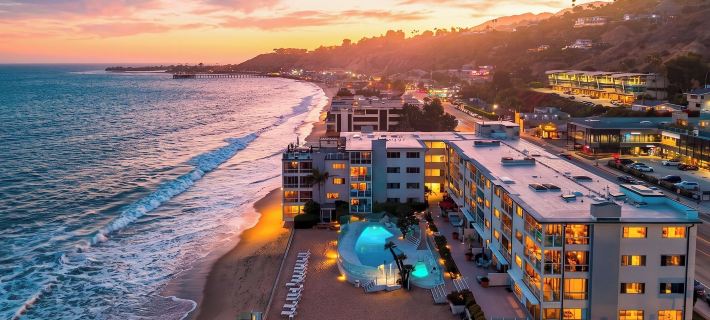 Carbon & Coast by Avantstay Beachfront 2BR + Shared Pool & Spa On the Sand Hotels in Malibu