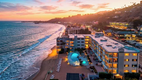 Carbon & Coast by Avantstay Beachfront 2BR + Shared Pool & Spa On the Sand - Apartments